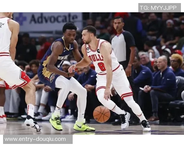 飞虎出击!锡安惊艳单臂补扣文班无奈成背景板未能起跳 飞虎出击!锡安惊艳单臂补扣文班无奈成背景板未能起跳